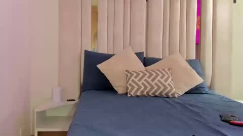 emi_royse online show from 09.12.25