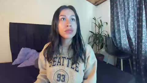Emilia Gomez online show from 03.11.25