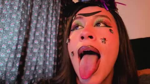 Emilia Gomez online show from 10.25.25