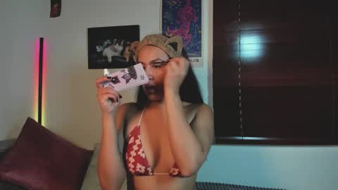 Emilia Gomez online show from 02.04.26