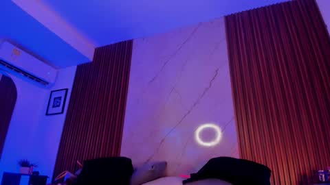   online show from 11.05.25