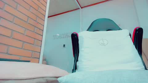 EmillySaenz online show from 01.29.25