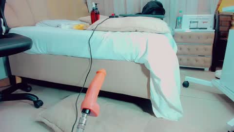 EmillySaenz online show from 02.03.25