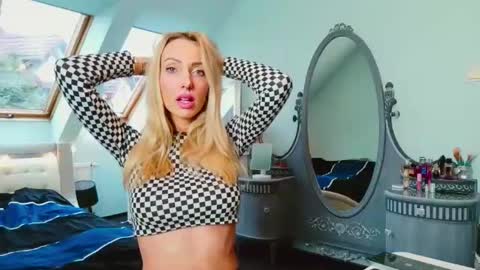 Emila online show from 01.31.25