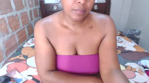 Snapshot of emilay_miller chatting on 10.05.25 Emily online show from 10.05.25