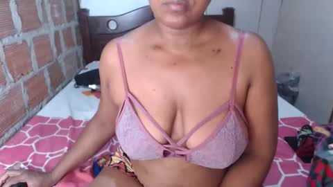 Snapshot of emilay_miller chatting on 12.14.25 Emily online show from 12.14.25