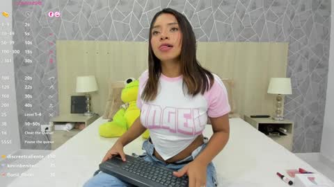 Emili Lenus online show from 01.22.25