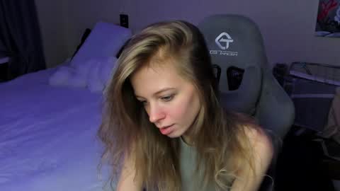 emili_sweet__ online show from 12.16.24