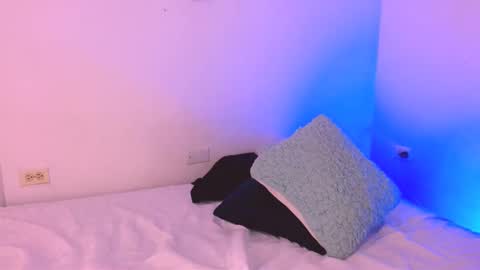 Snapshot of emili_williams10 chatting on 02.19.26 emili_williams10 online show from 02.19.26