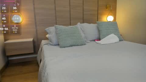 emilia_1040 online show from 09.13.25