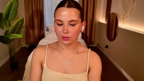 Snapshot of emilia_dream chatting on 06.19.26 emilia_dream online show from 06.19.26