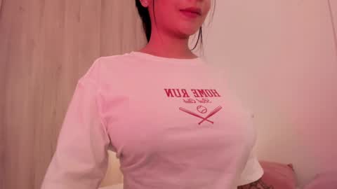 Snapshot of emilia_ghendle chatting on 12.04.24 Emilia Big Boobs online show from 12.04.24