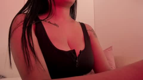 Snapshot of emilia_ghendle chatting on 12.05.24 Emilia Big Boobs online show from 12.05.24