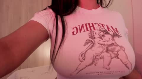 Snapshot of emilia_ghendle chatting on 12.24.24 Emilia Big Boobs online show from 12.24.24