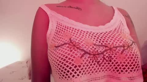 Snapshot of emilia_ghendle chatting on 12.24.24 Emilia Big Boobs online show from 12.24.24