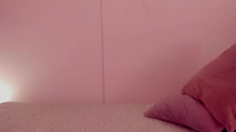 Snapshot of emilia_ghendle chatting on 01.12.25 Emilia Big Boobs online show from 01.12.25