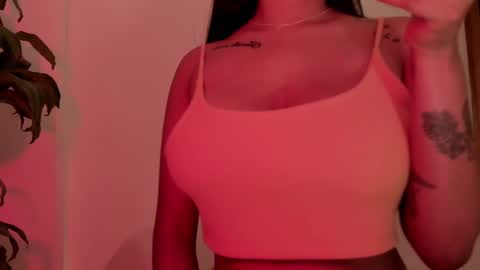 Snapshot of emilia_ghendle chatting on 03.03.25 Emilia Big Boobs online show from 03.03.25