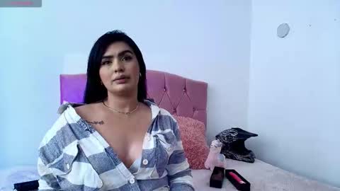 Snapshot of emilia_sweetx chatting on 10.23.25 emilia_sweetx online show from 10.23.25