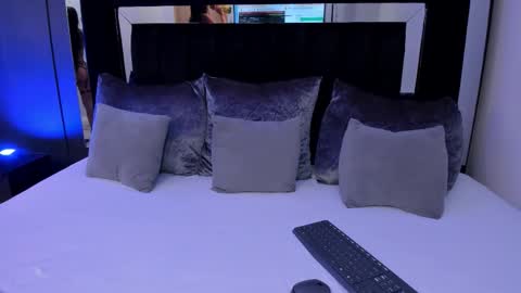 Snapshot of emiliee_xx chatting on 10.22.25 Emillie online show from 10.22.25