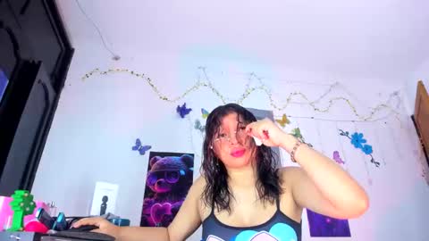 Snapshot of emilly_coper18 chatting on 02.02.25 emily online show from 02.02.25