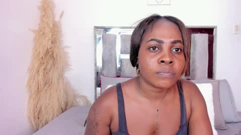 Emilly Roa online show from 11.19.25