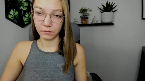 Emilly online show from 12.31.24