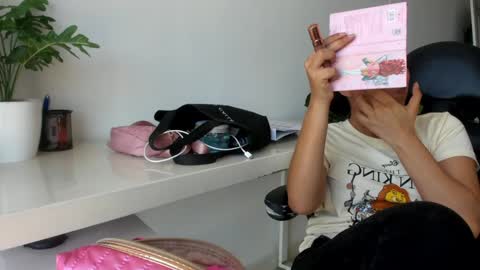 Snapshot of emillybrowm chatting on 02.27.26 Emilly online show from 02.27.26