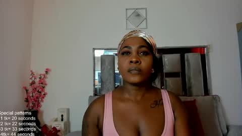Snapshot of emillyroaa chatting on 05.18.26 Emilly Roa online show from 05.18.26
