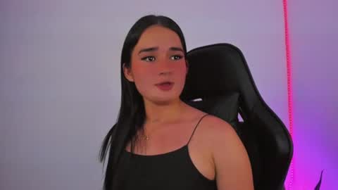 Snapshot of emily611258 chatting on 06.16.26 emily611258 online show from 06.16.26