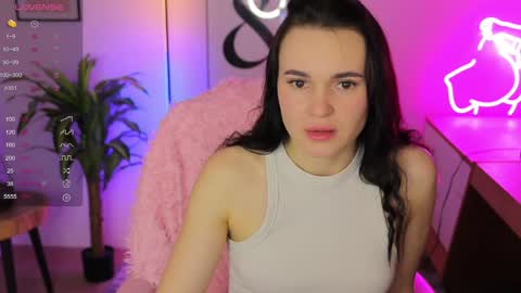 Snapshot of emily___cute chatting on 12.14.24 Emily Cute online show from 12.14.24