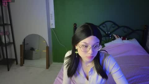 Snapshot of emily__hamilton chatting on 06.01.26 Emily online show from 06.01.26