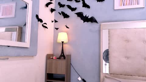 emily_castillo1_ online show from 11.17.25