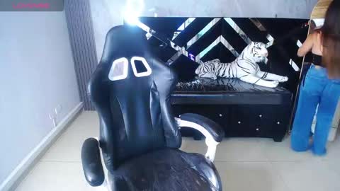 Snapshot of emily_cooper_t chatting on 09.16.25 emily_cooper_t online show from 09.16.25