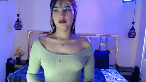 Snapshot of emily_fox_3 chatting on 01.28.25 emily fox 3 online show from 01.28.25