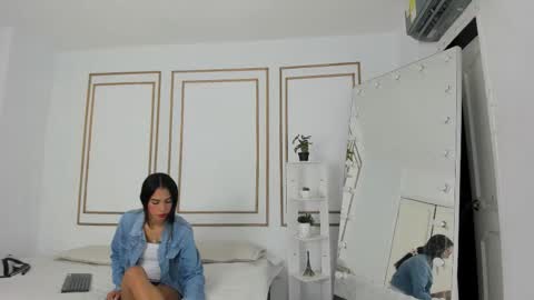 emily_gaviria1 online show from 03.26.26