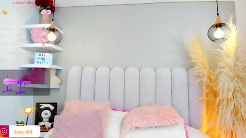 EMILY   Monday 5-2 am From Tuesday to Friday5-1 am Colombia time online show from 01.17.25