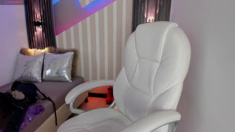 Emily online show from 02.06.25