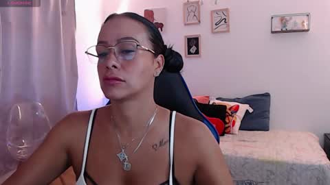 Snapshot of emily_leroy571240 chatting on 11.06.25 emily leroy. online show from 11.06.25