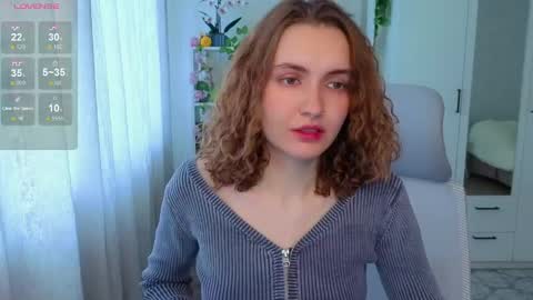 Snapshot of emily_lune chatting on 05.11.26 Emily online show from 05.11.26