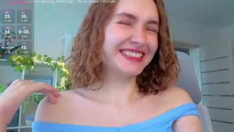Snapshot of emily_lune chatting on 05.18.26 Emily online show from 05.18.26