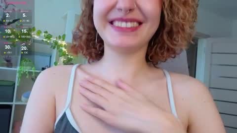 Snapshot of emily_lune chatting on 06.02.26 Emily online show from 06.02.26
