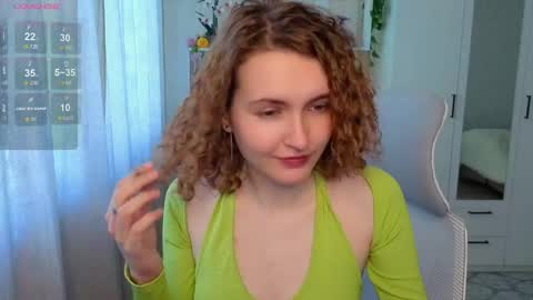 Snapshot of emily_lune chatting on 06.04.26 Emily online show from 06.04.26