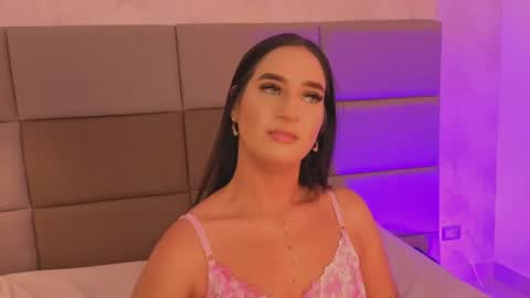 Snapshot of emily_luve chatting on 05.04.26 emily_luve online show from 05.04.26