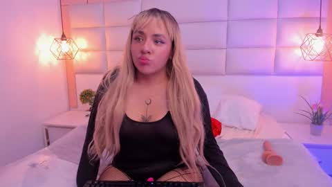 Snapshot of emily_mouns chatting on 12.03.25 Emily online show from 12.03.25