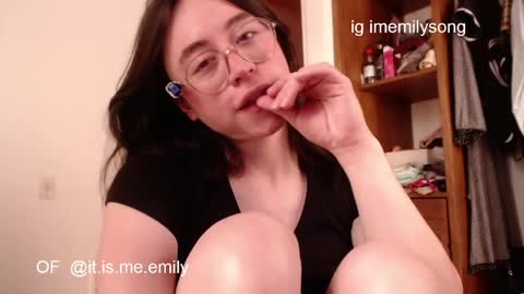 Snapshot of emily_pearl_ chatting on 04.08.26 emily_pearl_ online show from 04.08.26