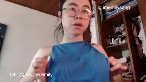 Snapshot of emily_pearl_ chatting on 05.10.26 emily_pearl_ online show from 05.10.26