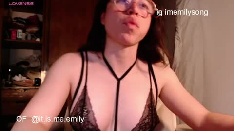 Snapshot of emily_pearl_ chatting on 05.26.26 emily_pearl_ online show from 05.26.26