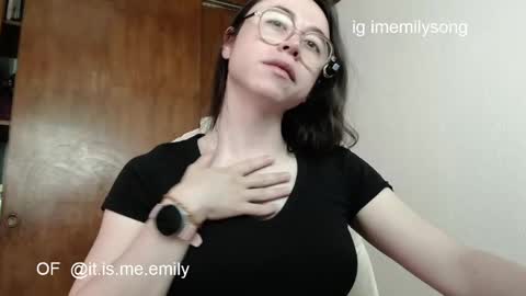 Snapshot of emily_pearl_ chatting on 06.03.26 emily_pearl_ online show from 06.03.26