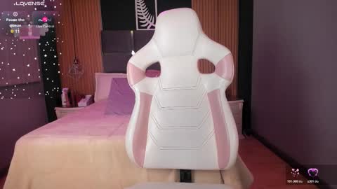 Snapshot of emily_roberts9 chatting on 10.31.25 Emily online show from 10.31.25