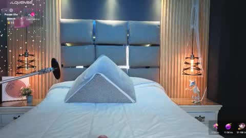 Snapshot of emily_roberts9 chatting on 11.19.25 Emily online show from 11.19.25